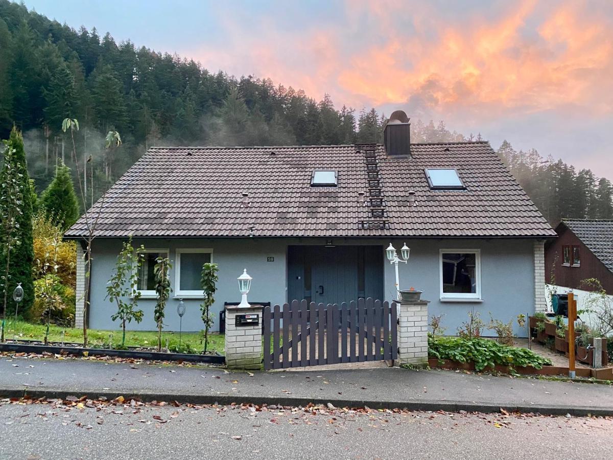 Ferienwohnung Zur Bierliebe - Mit Toller Aussicht Im Herzen Des Schwarzwaldes Hornberg Exterior foto